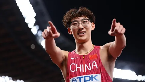 王威东全国举重锦标赛55公斤级包揽两金